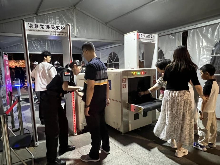 C:/Users/BA/Desktop/“安保鐵軍、硬核保障”2024系列報(bào)道四十三——月滿中秋，南京市保安服務(wù)有限公司圓滿護(hù)航“2024 南京森林音樂(lè)會(huì)”/4.jpg4