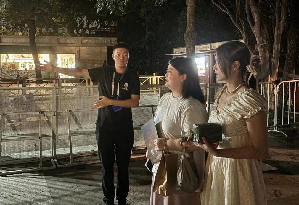 C:/Users/BA/Desktop/“安保鐵軍、硬核保障”2024系列報(bào)道四十三——月滿中秋，南京市保安服務(wù)有限公司圓滿護(hù)航“2024 南京森林音樂(lè)會(huì)”/6.jpg6