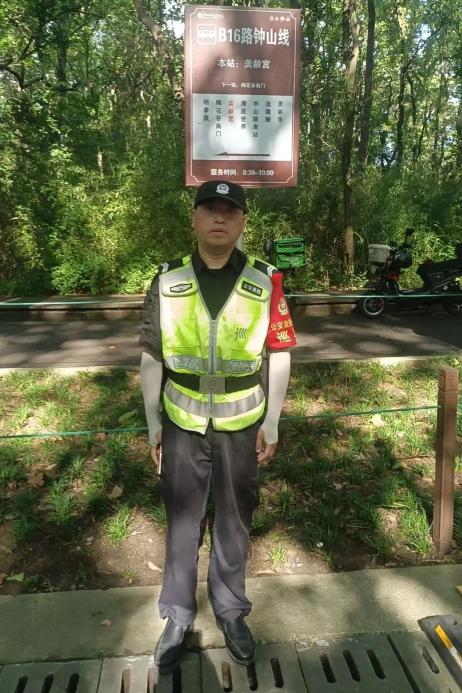 C:/Users/Administrator/Desktop/臺(tái)風(fēng)“貝碧嘉”來襲，南京保安積極應(yīng)對(duì)，“守”護(hù)萬家團(tuán)圓！/1.jpg1