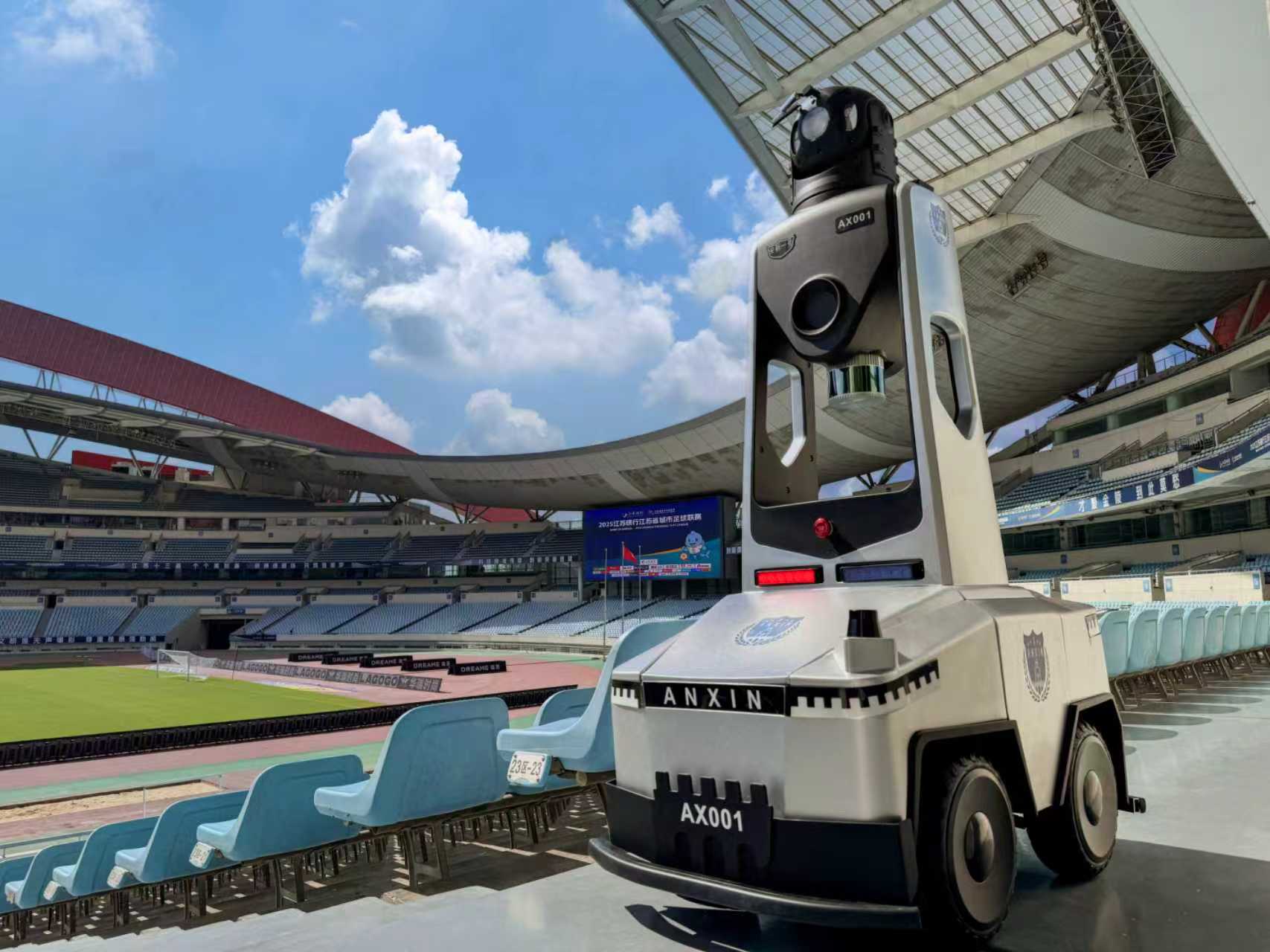 E:/25.12.10后 上傳網(wǎng)站留存/【回首2025】南京保安“五新”答卷迎接“十五五”/回首2025照片/02.jpg02